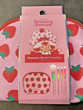 Strawberry Shortcake Zipper Cosmetic Brush Travel Set - 5 Piece Set - NEW!!